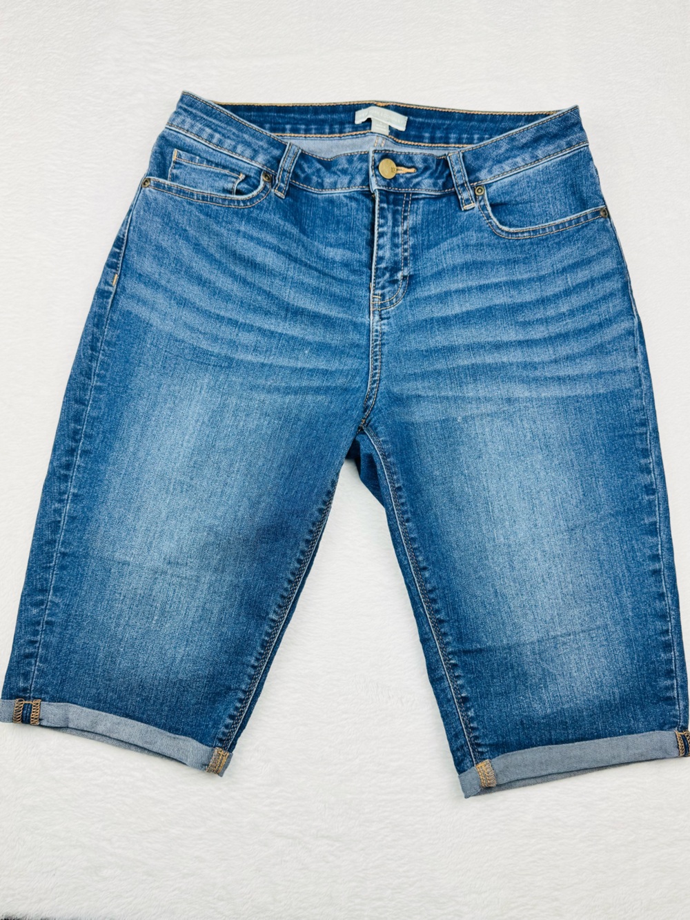 New York & Company denim Bermuda shorts. Size 8. Great condition.